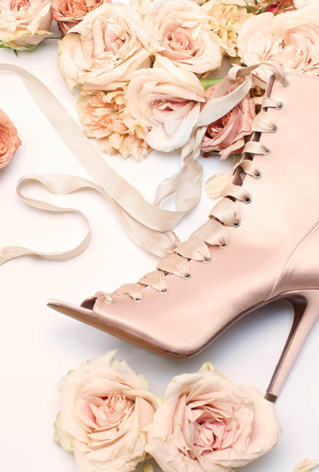 حذاء زهري مع ستراس