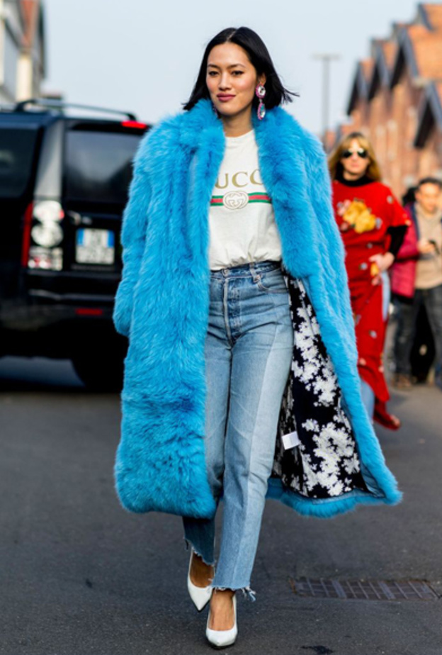 اختاري اللون الأزرق لاطلالة شبابية هذا الموسم