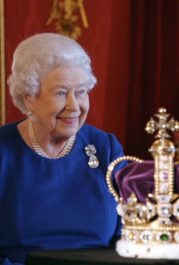 ملكة بريطانيا اختارت مخبأ غريبا لـ مجوهراتها الملكية