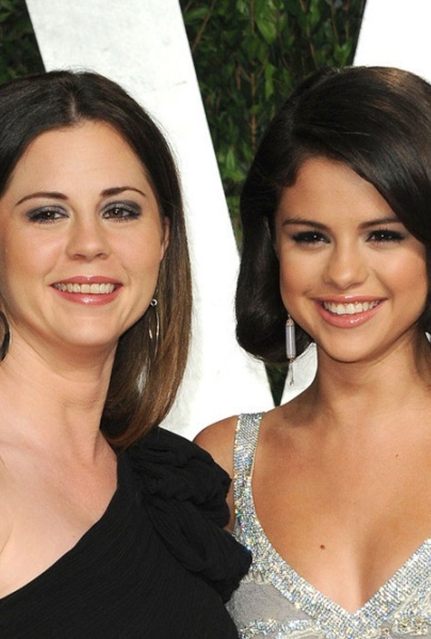 سيلينا جوميز وأمها