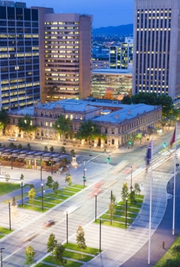 من اديلايد.