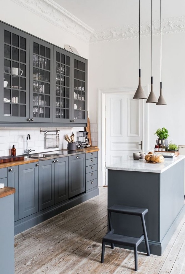 خزائن مطبخ رائعة بلونها الرصاصي