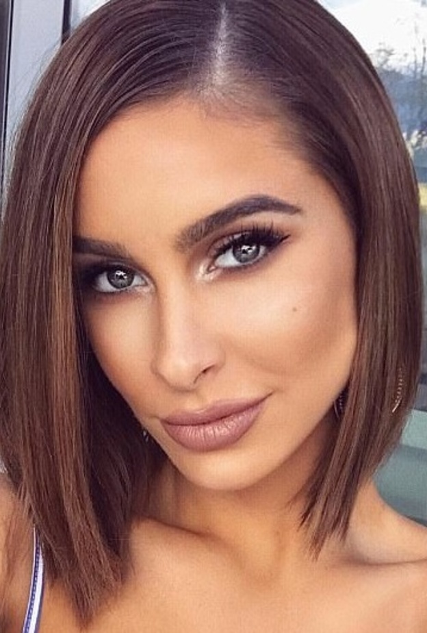 موديل أسترالية تحكي عن شهامة ذا روك معها ؟