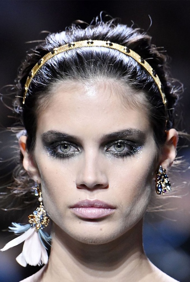 مكياج براق وذهبي للسهرات