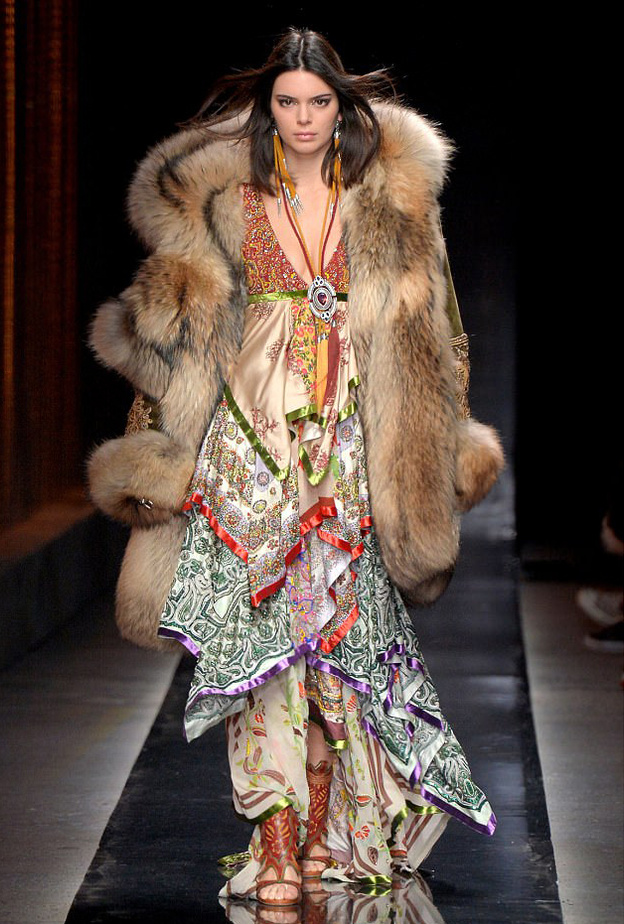 نشرت تود صوراً اخرى لأكسسواراتها المقرر طرحها في الاسواق ضمن مجموعة الربيع والصيف