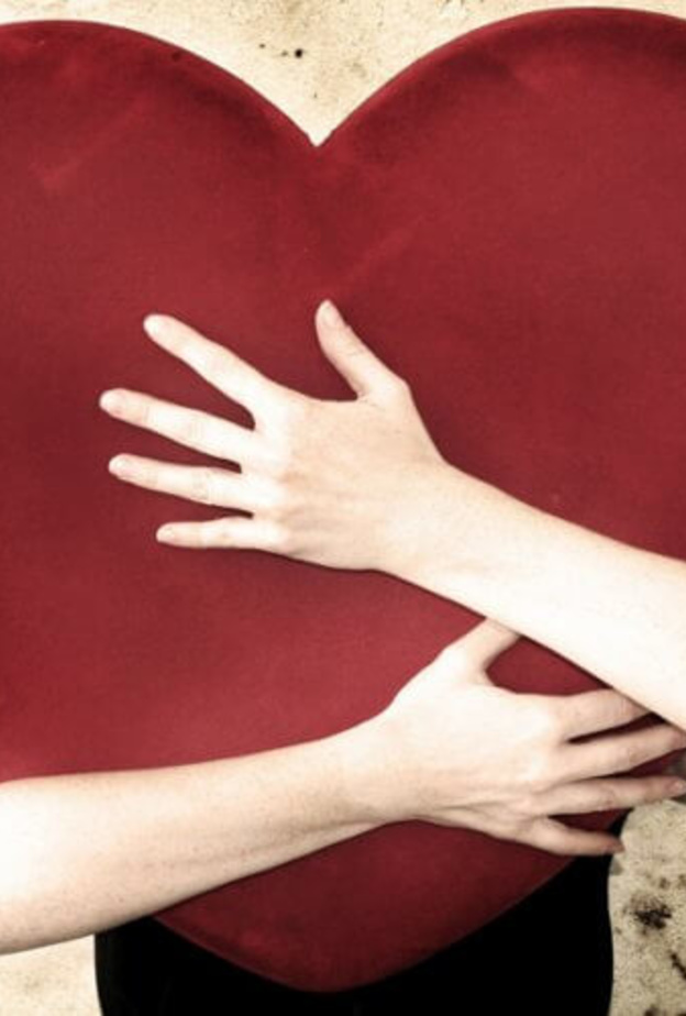 يهتمّ ببيته واهله وزوجته واولاده كثيراً