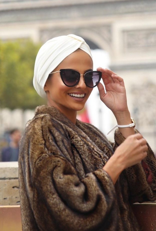 طريقة لفّ الحجاب مع النظارات الشمسية