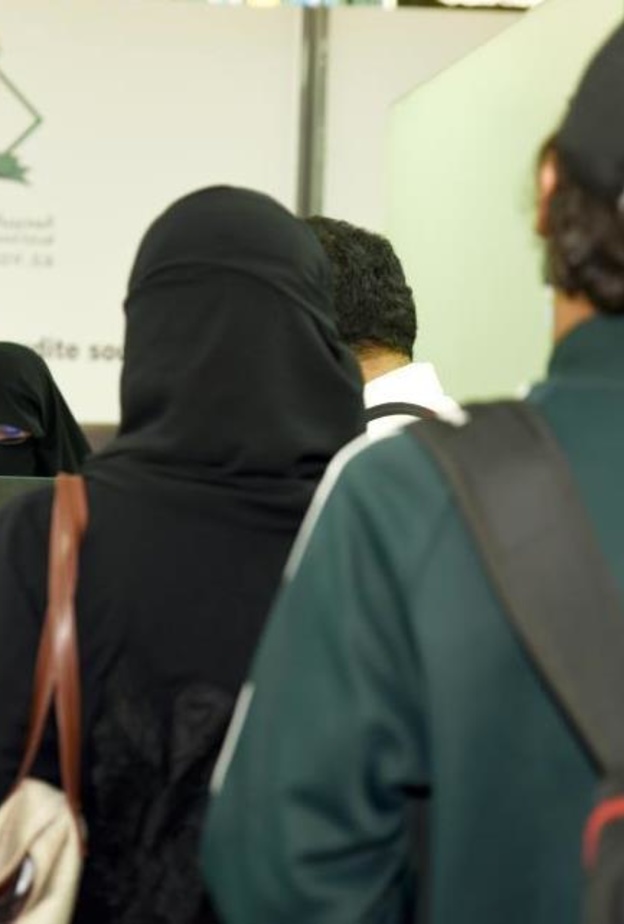 توظيف الفتيات السعوديات في الجوازات