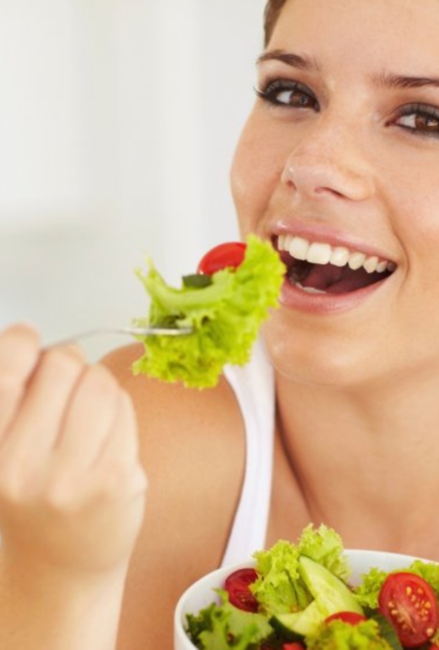 تمنع سلطة الخضار تساقط الشعر وتغذي بوصيلاته أثناء الرجيم