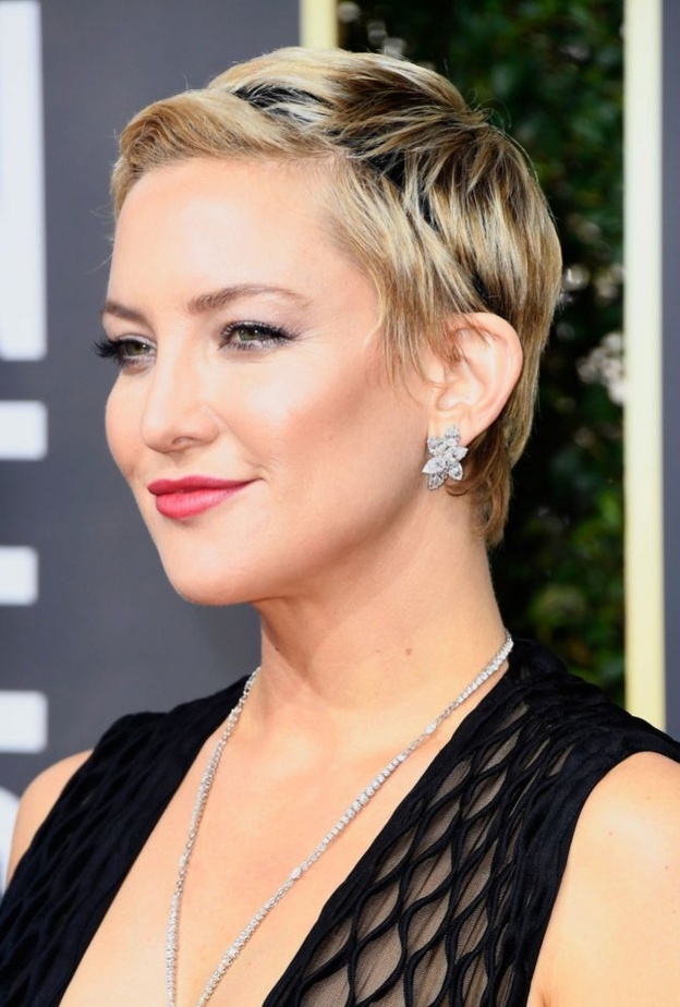  مشاعل بأحدث اطلالاتها بالشعر القصير.