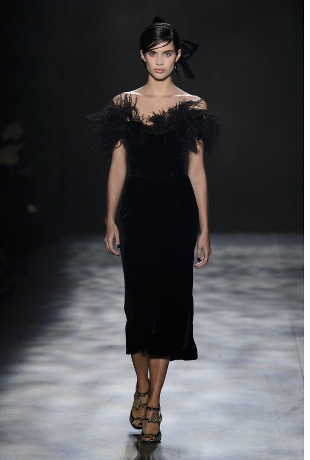 فساتين ناعمة قصيرة تحت الركبة