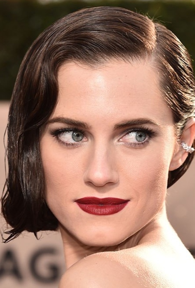 مكياج طبيعي مع الظلال المشرقة من DAKOTA FANNING 