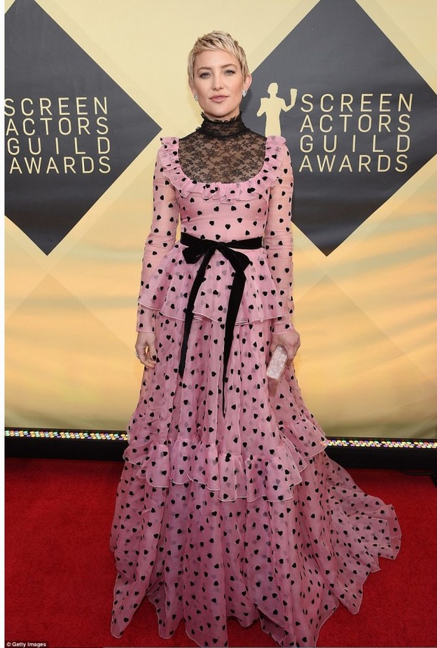 بالازرق الفاتح تألقت كل من مولي سيمز، كايت ناش وغولدي هاون