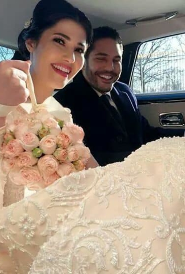 مرام اطلت بزي تراثي محتشم في حمام العروس