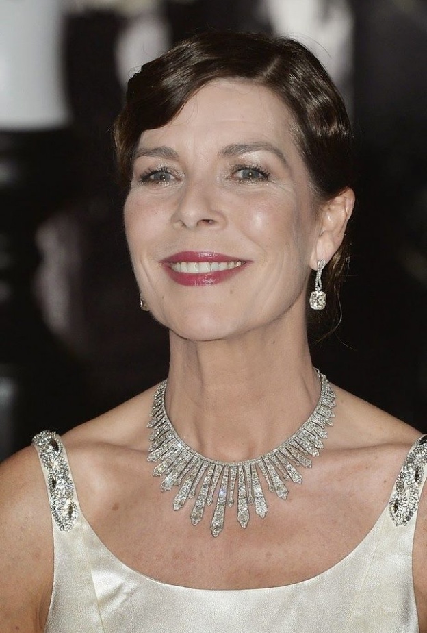 عقد الأميرة كارولين من الماس والياقوت الأزرق يمكن ارتدائه كتاج