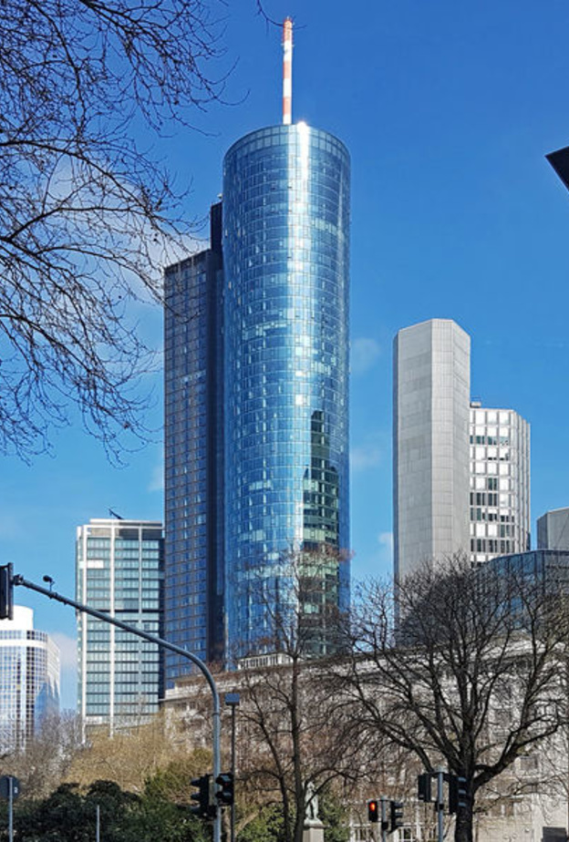 مبنى رومر والساحة من أهم المعالم في فرانكفورت