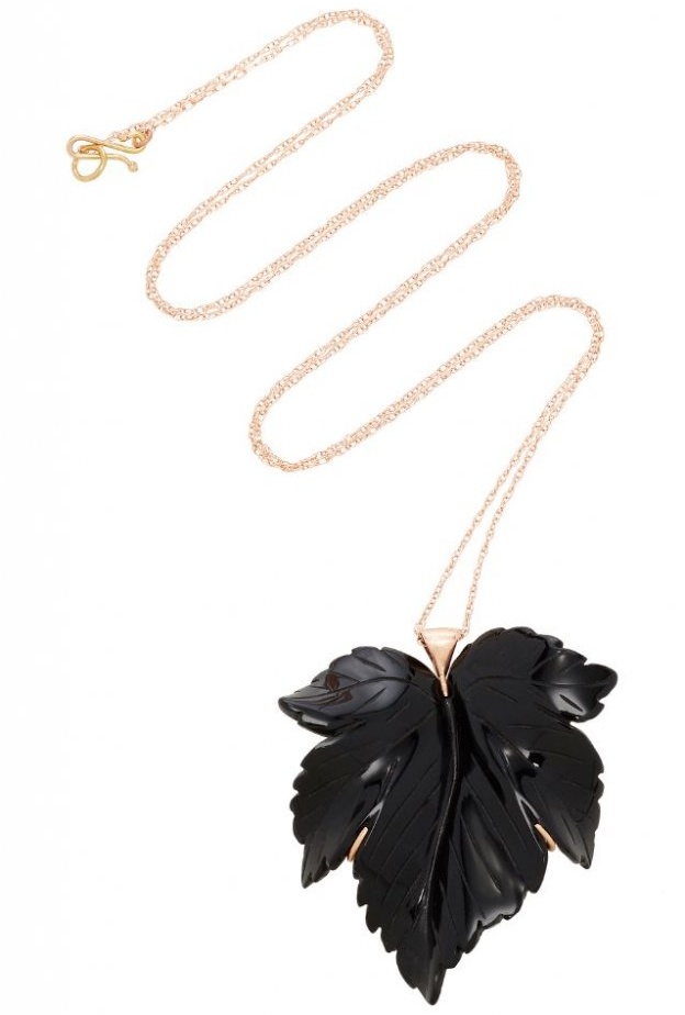 سلاسل ذهب طويلة للمحجبات