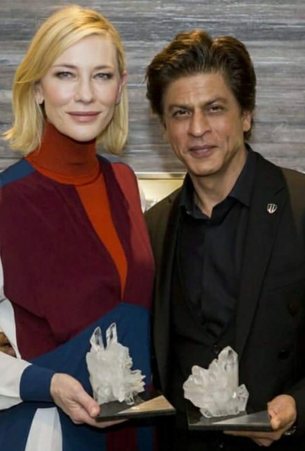 شاروخان شوهد إلى جانب كيت بلانشيت سير ألتون جون في الحفل