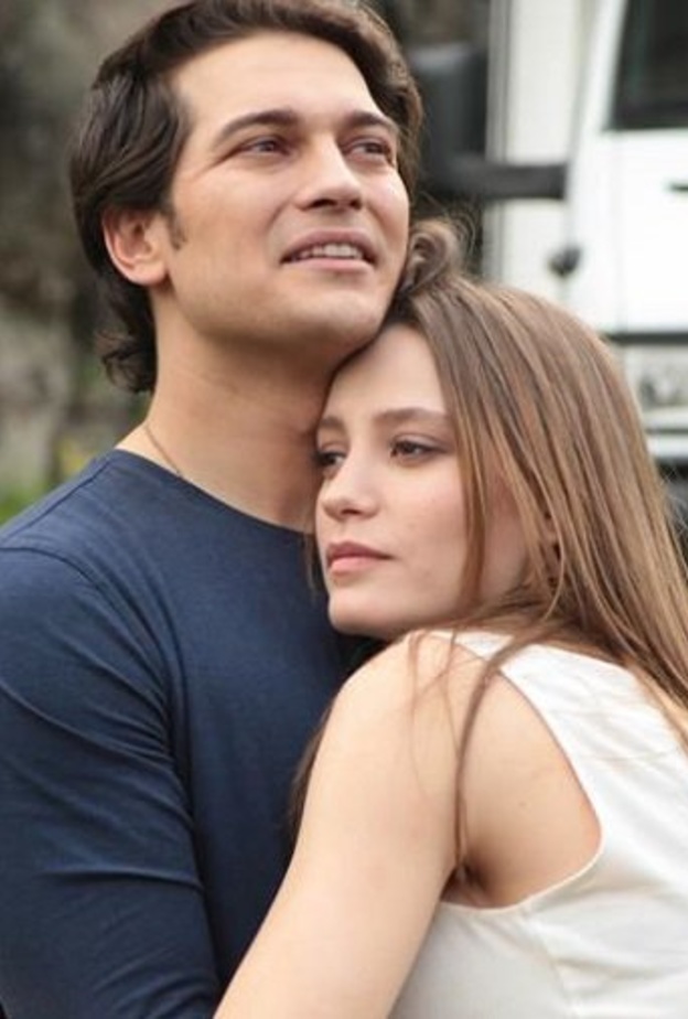 سيريناي ساريكايا وشاتاي اولسوي 