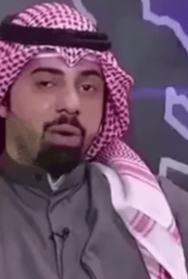 المذيع تعرض لضربة كرة أطاحت بعقاله