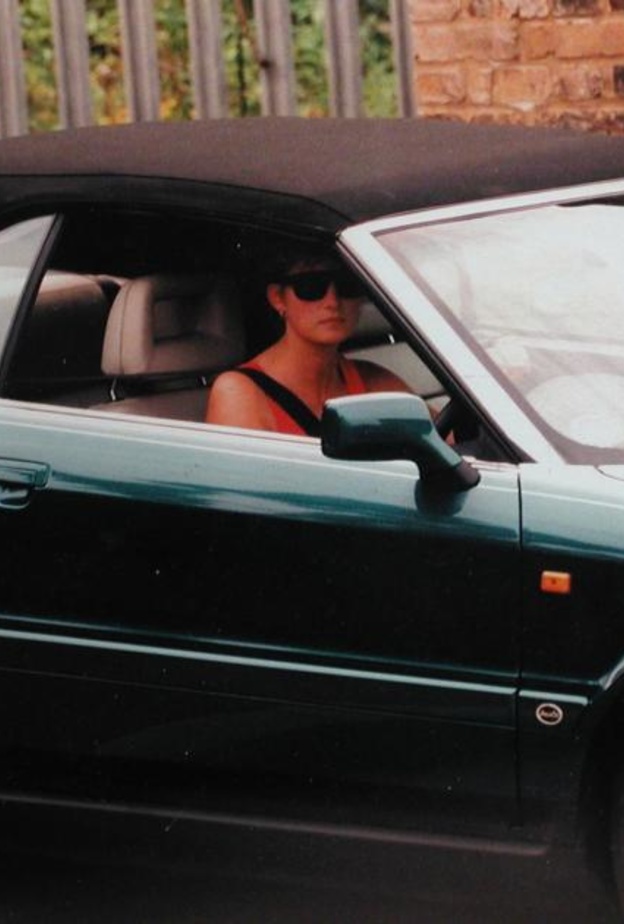 سيارة الأميرة ديانا المفضلة كانت تقل فيها الأميرين وليام و هاري