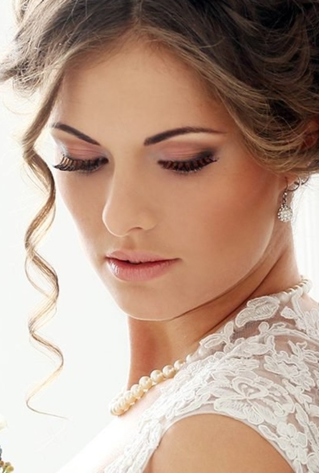 عروس سعودية تحول شماغ والدها الراحل لباقة ورد يوم زفافها