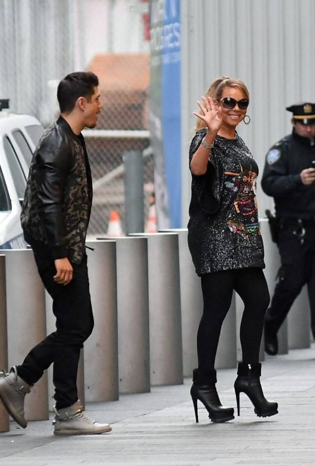 ماريا كاري متألقة بفستان من لويس فيتون بقيمة 11 ألف دولار في برانش جوائز الغرامي