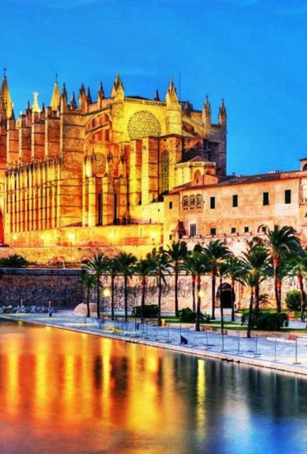 روعة المشهد في سانتوريني