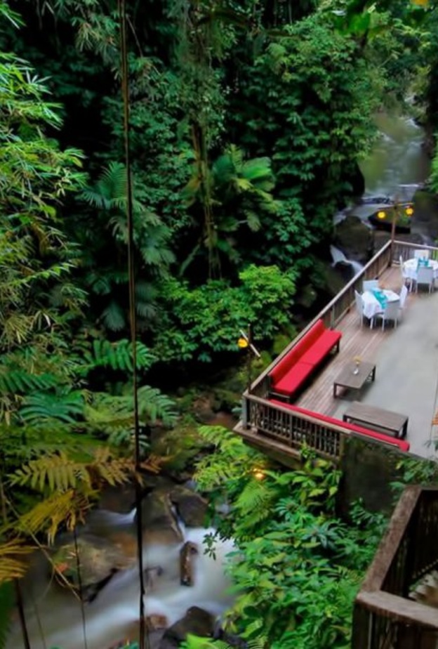 معبد تاناه لوت في جزيرة مالي