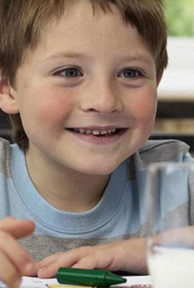 فوائد الحليب قبل النوم للاطفال