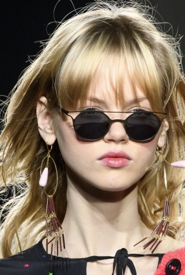 نظارات شمسية صغيرة لإطلالة عصرية