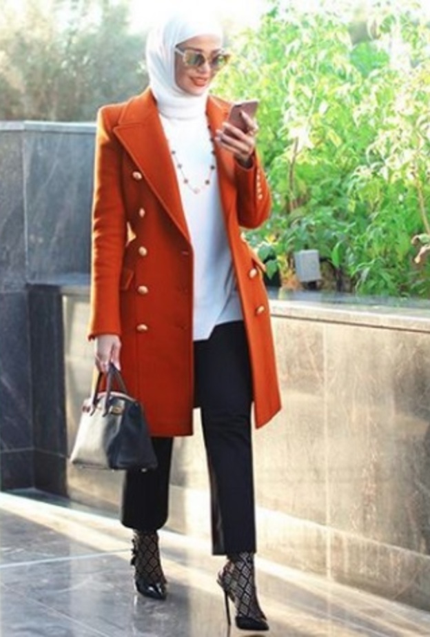 ملابس محجبات لشتاء 2018 من وحي مدونة الموضة والجمال مرمر