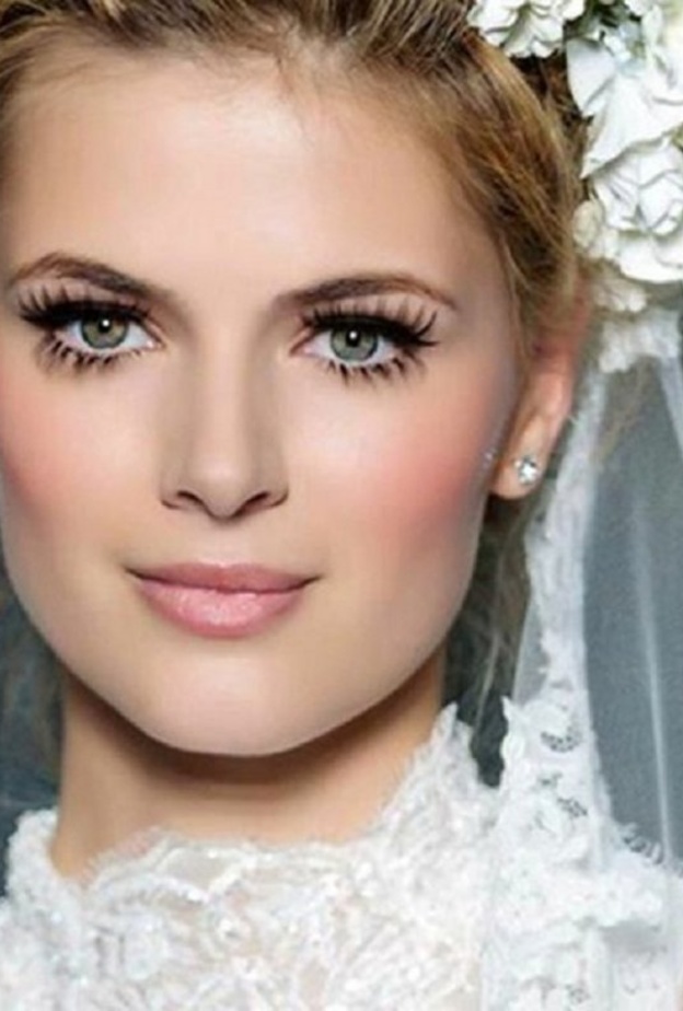 مكياج العروس يكمل اطلالتها