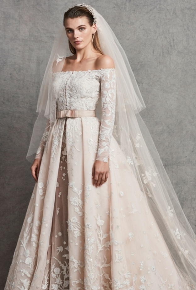 فساتين زفاف ملكية بأكمام طويلة