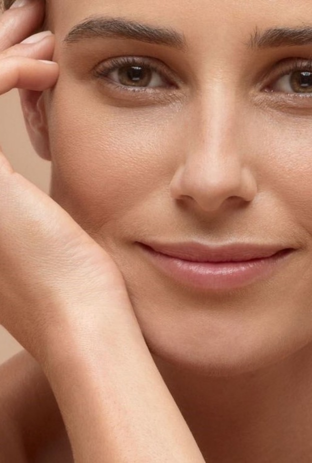 يحتوي العنب الأخضر على مضادات الأكسدة التي تؤدي إلى تنقية البشرة