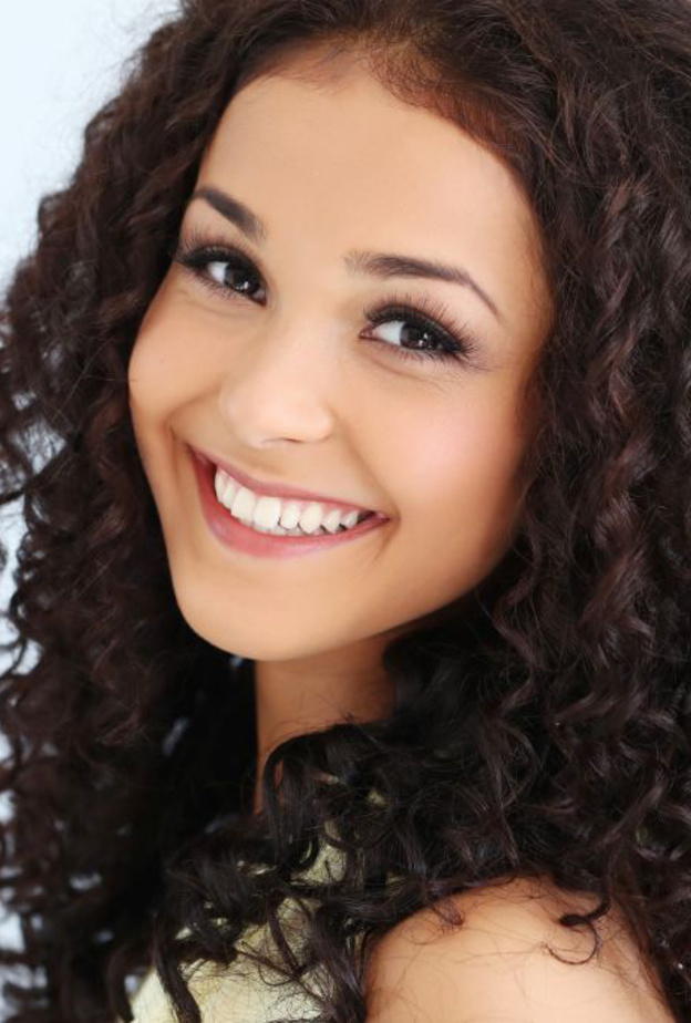 اعتني بشعرك المجعد بهذا الشكل