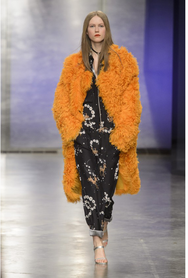 معاطف فرو بالوان الربيع.