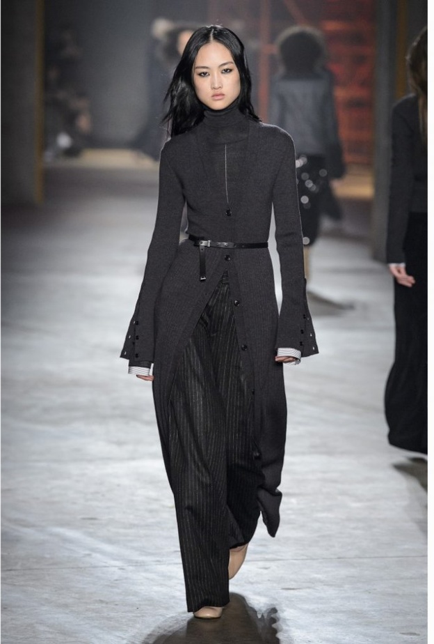 اعتمدي الزّهري الفاتح مع لون حجاب فاتح لإطلالاتك الشّتوية. كاردديغان من كريستوفر كاين