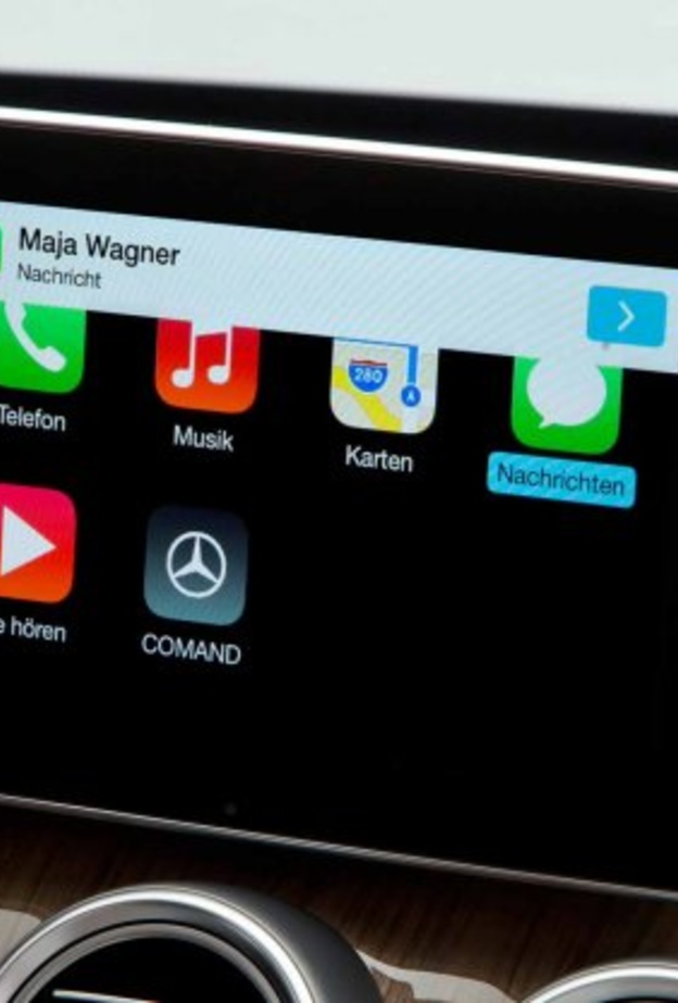 يمكن ارسال رسائل عن طريق سيري التي ستكتب الرسالة ثم تمنحك الخيار لارسالها او تعديلها