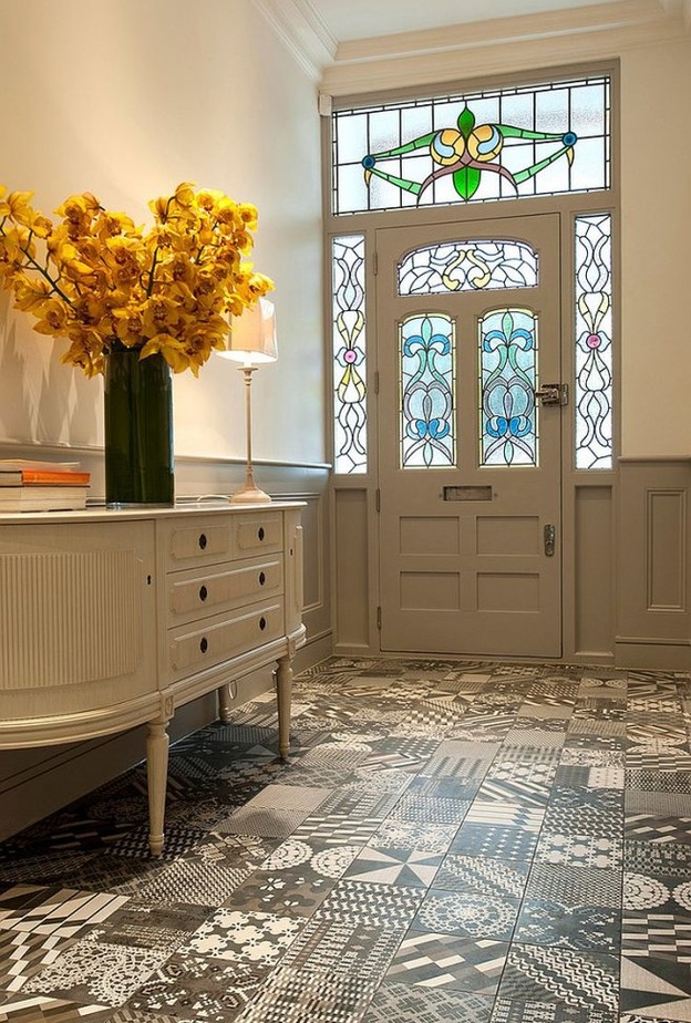 الأثاث الشرقي يضيف لمسة فخامة على ديكور المدخل