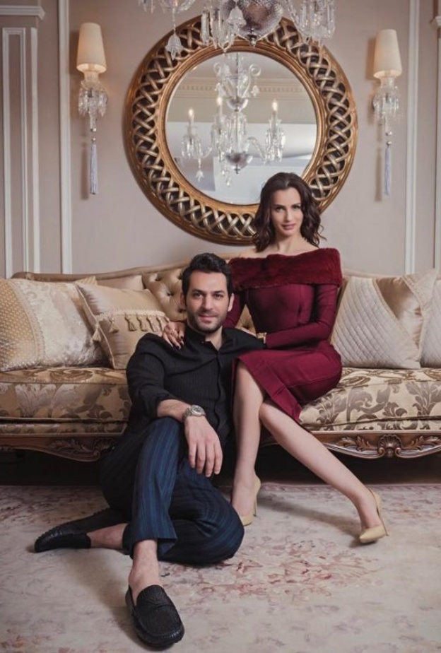 مراد يلدريم وزوجته