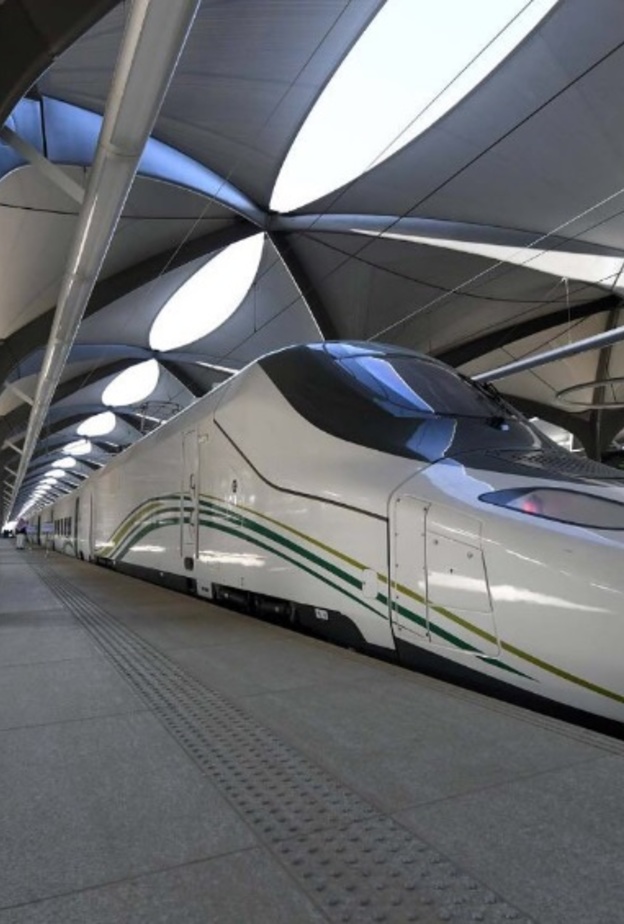 قطار الحرمين الذي يخدم حجاج بيت الله والمواطنين السعوديين