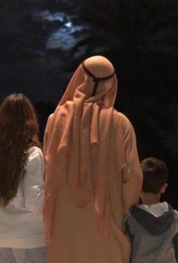 الشيخ محمد بن راشد يتابع ظاهرة القمر الأزرق الدموي أمس مع أبنائه الجليلة وزايد