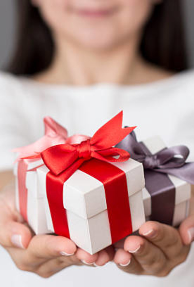 للتقرّب من المرأة الدلو يجب ان تكون اولاً صديقاً لها