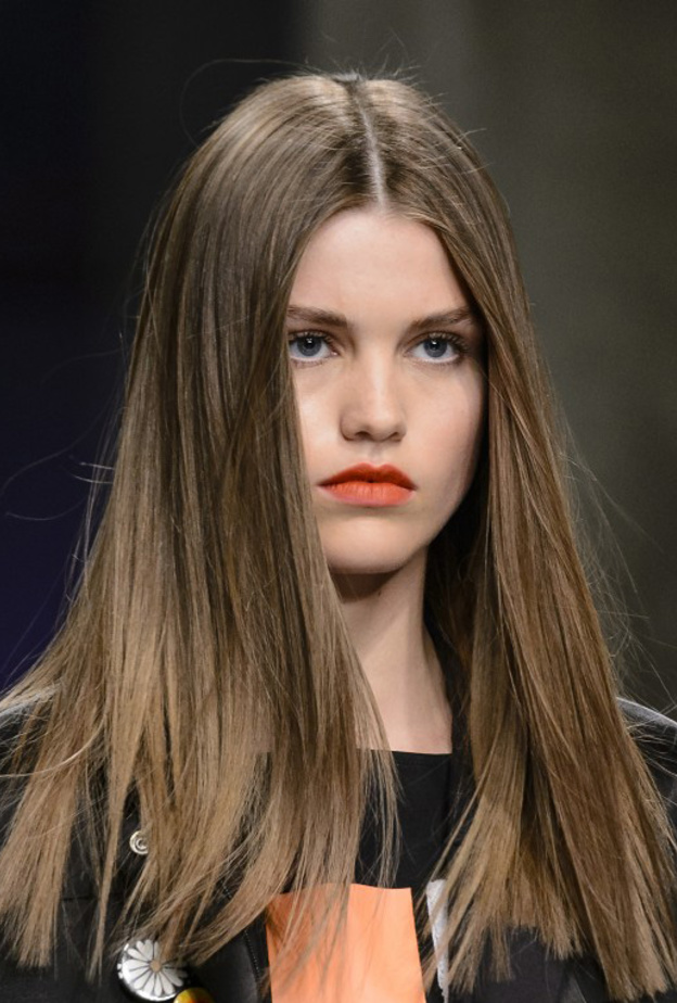 أجمل تسريحات شعر ناعمة لعيد الحب