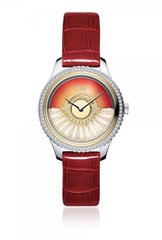 ساعة بولغري Bulgari باللون الأحمر