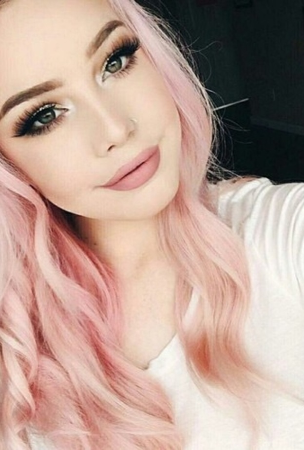 هذا اللون انيق ويجاري صيحات الموضة كما يليق بمختلف الوان البشرة