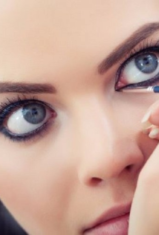 يجب الابتعاد عن الكحل الملون