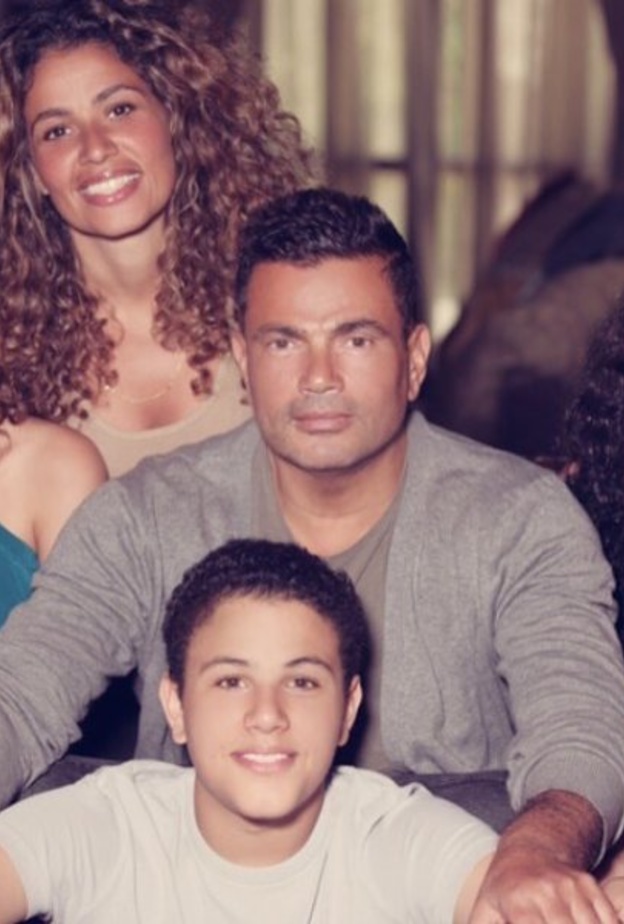 عمرو دياب وزينة عاشور وابنائه