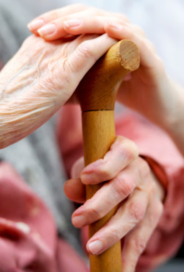 العلاج النظام الغذائي الصحي يقي من هشاشة العظام.